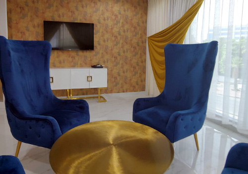 Comfortable community infusion room